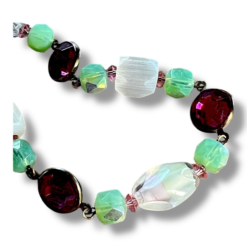 VINTAGE Purple Green and white glass beaded necklace 7”